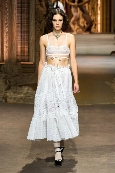 Look 18